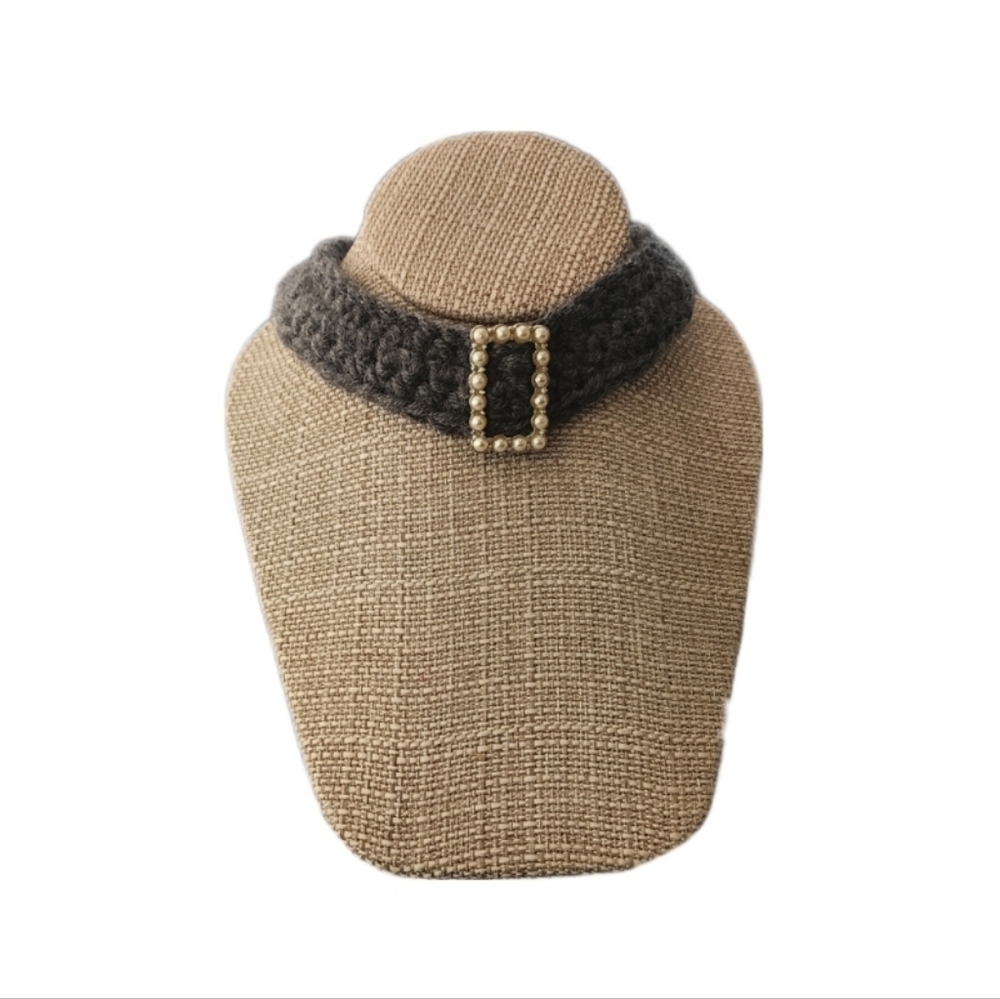 Statement Choker Crochet W. Faux Pearl Buckle Detail Gold Tone Gray & Wh…